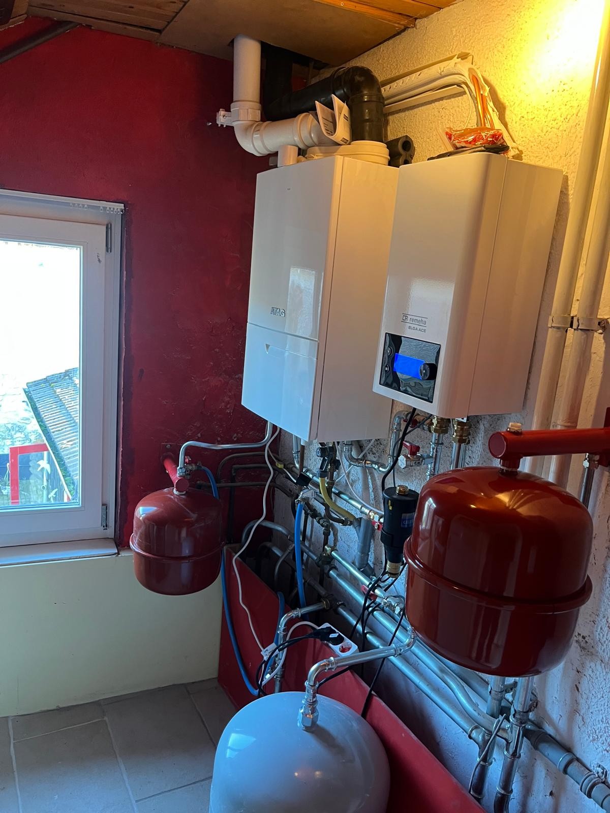 Warmtepomp buitendeel aan gevel