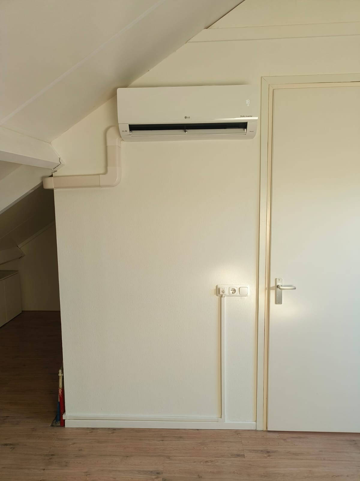 Airco split-unit installatie in woonkamer